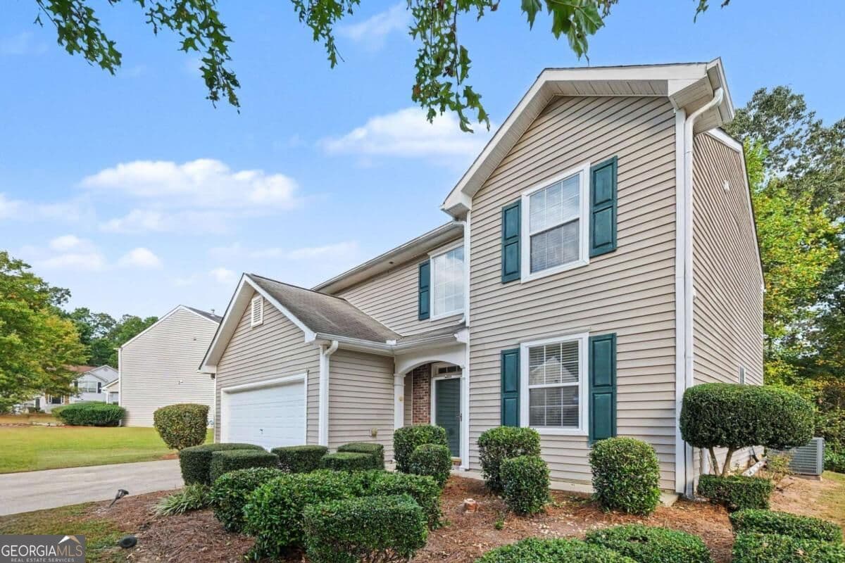 3 bedroom, 2.5 bathroom, 1,618 sq ft single family residence for sale at 6915 Silver Bend Place, Austell, GA 30168 — photo 3