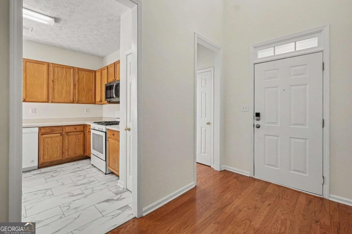 3 bedroom, 2.5 bathroom, 1,618 sq ft single family residence for sale at 6915 Silver Bend Place, Austell, GA 30168 — photo 10