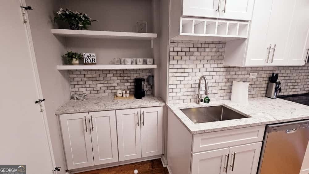 2 bedroom, 1 bathroom, 812 sq ft condominium for sale at 300 NE PEACHTREE Street 17H, Atlanta, GA 30308 — photo 5