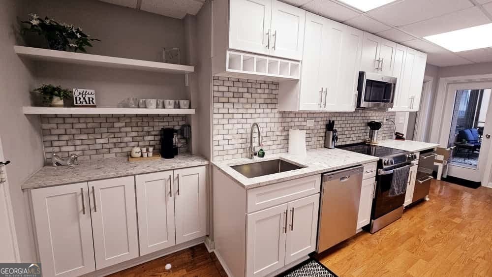 2 bedroom, 1 bathroom, 812 sq ft condominium for sale at 300 NE PEACHTREE Street 17H, Atlanta, GA 30308 — photo 4