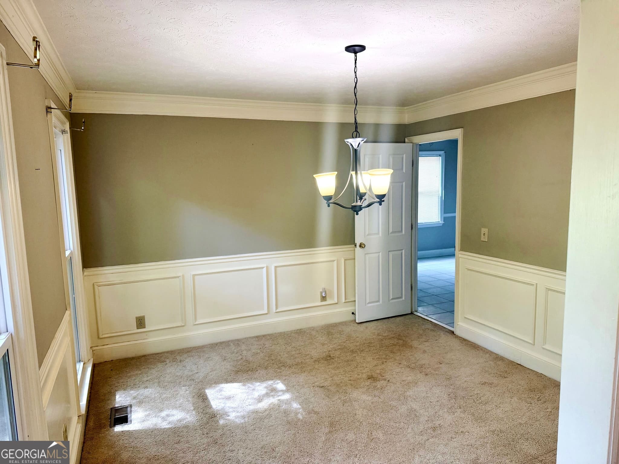 4 bedroom, 2.5 bathroom, 1,998 sq ft single family residence for sale at 206 Sturbridge Drive, Lagrange, GA 30240 — photo 5