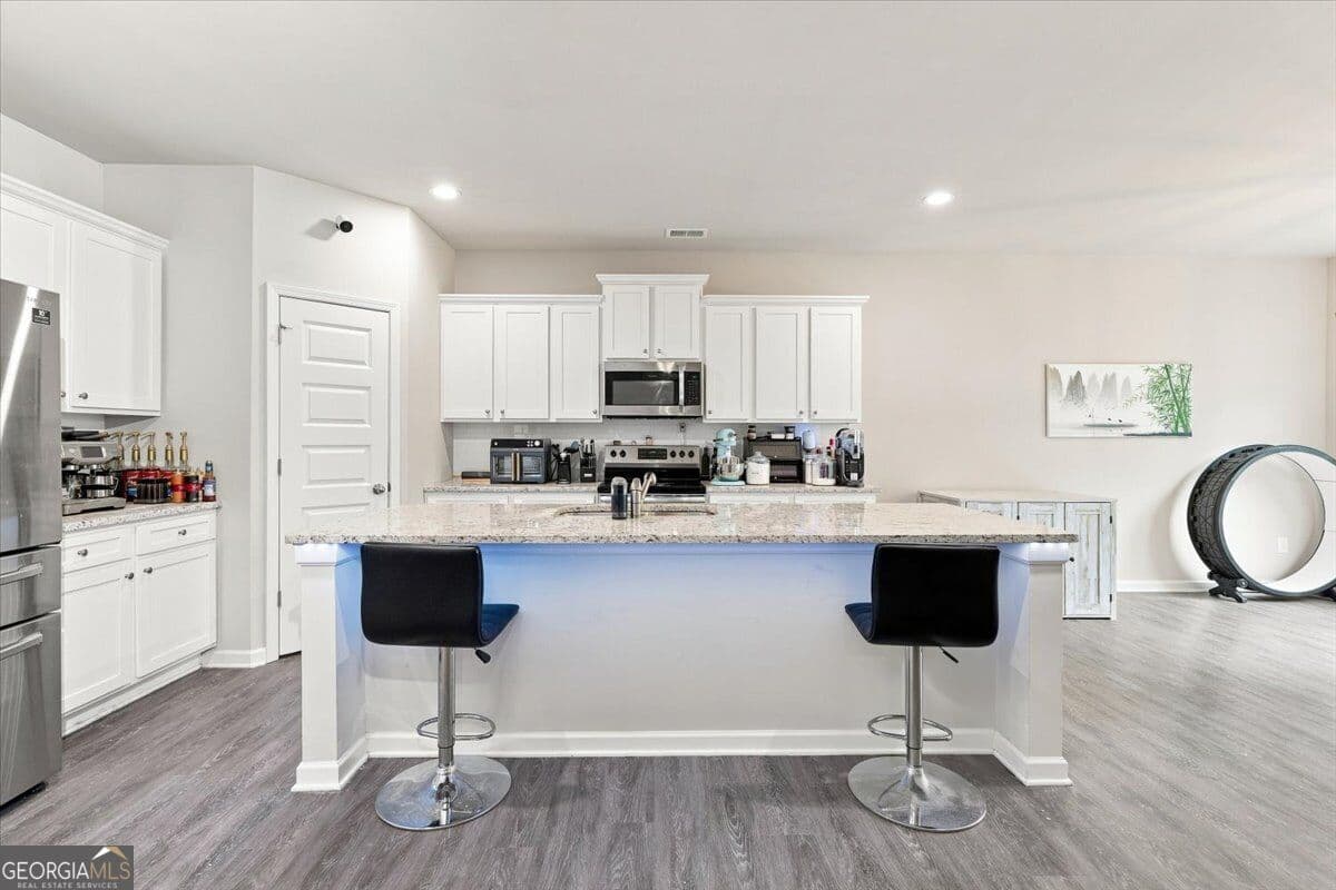 4 bedroom, 3 bathroom, 2,215 sq ft single family residence for sale at 231 Presidents Way, Forsyth, GA 31029 — photo 2