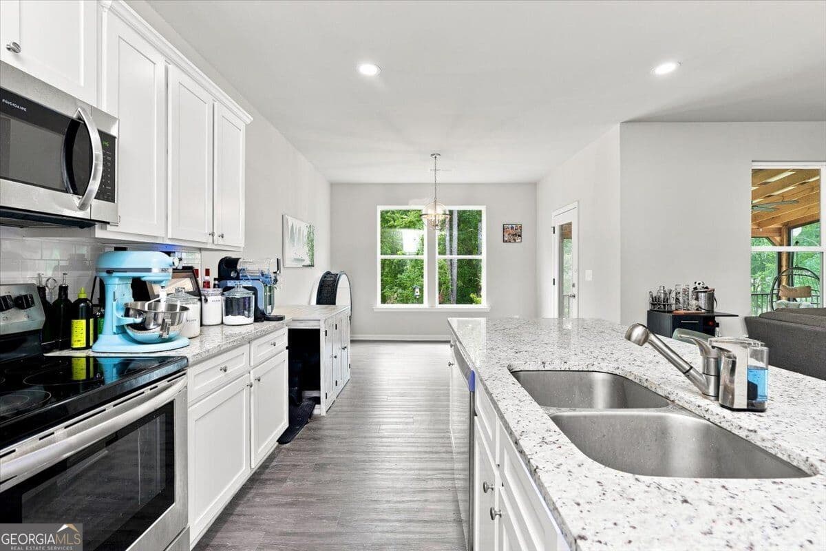 4 bedroom, 3 bathroom, 2,215 sq ft single family residence for sale at 231 Presidents Way, Forsyth, GA 31029 — photo 3