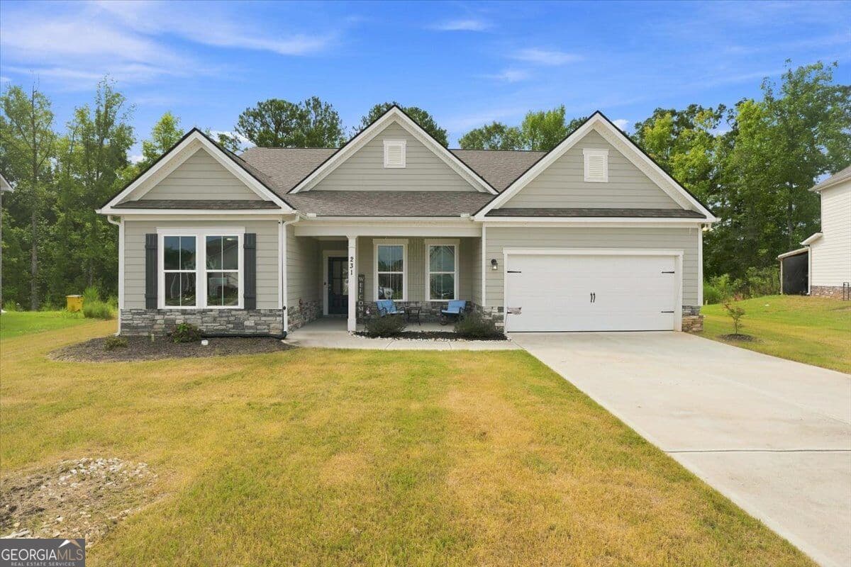 4 bedroom, 3 bathroom, 2,215 sq ft single family residence for sale at 231 Presidents Way, Forsyth, GA 31029