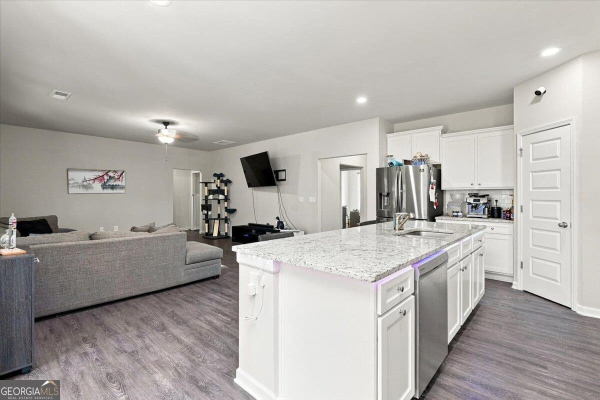 4 bedroom, 3 bathroom, 2,215 sq ft single family residence for sale at 231 Presidents Way, Forsyth, GA 31029 — photo 5