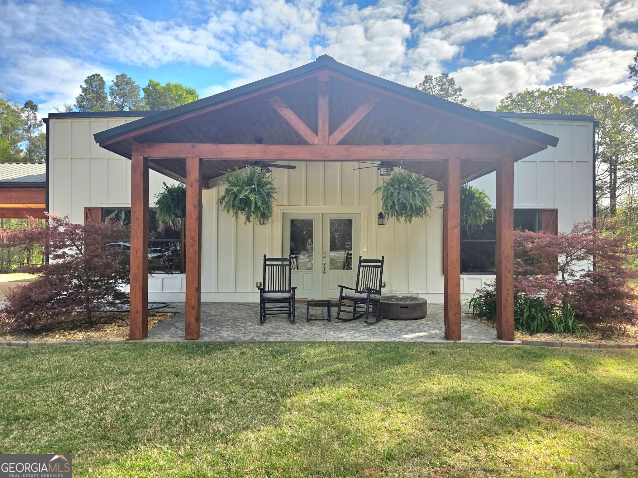 4 bedroom, 4 bathroom, 3,000 sq ft single family residence for sale at 3060 Eatonton Road, Madison, GA 30650 — photo 2
