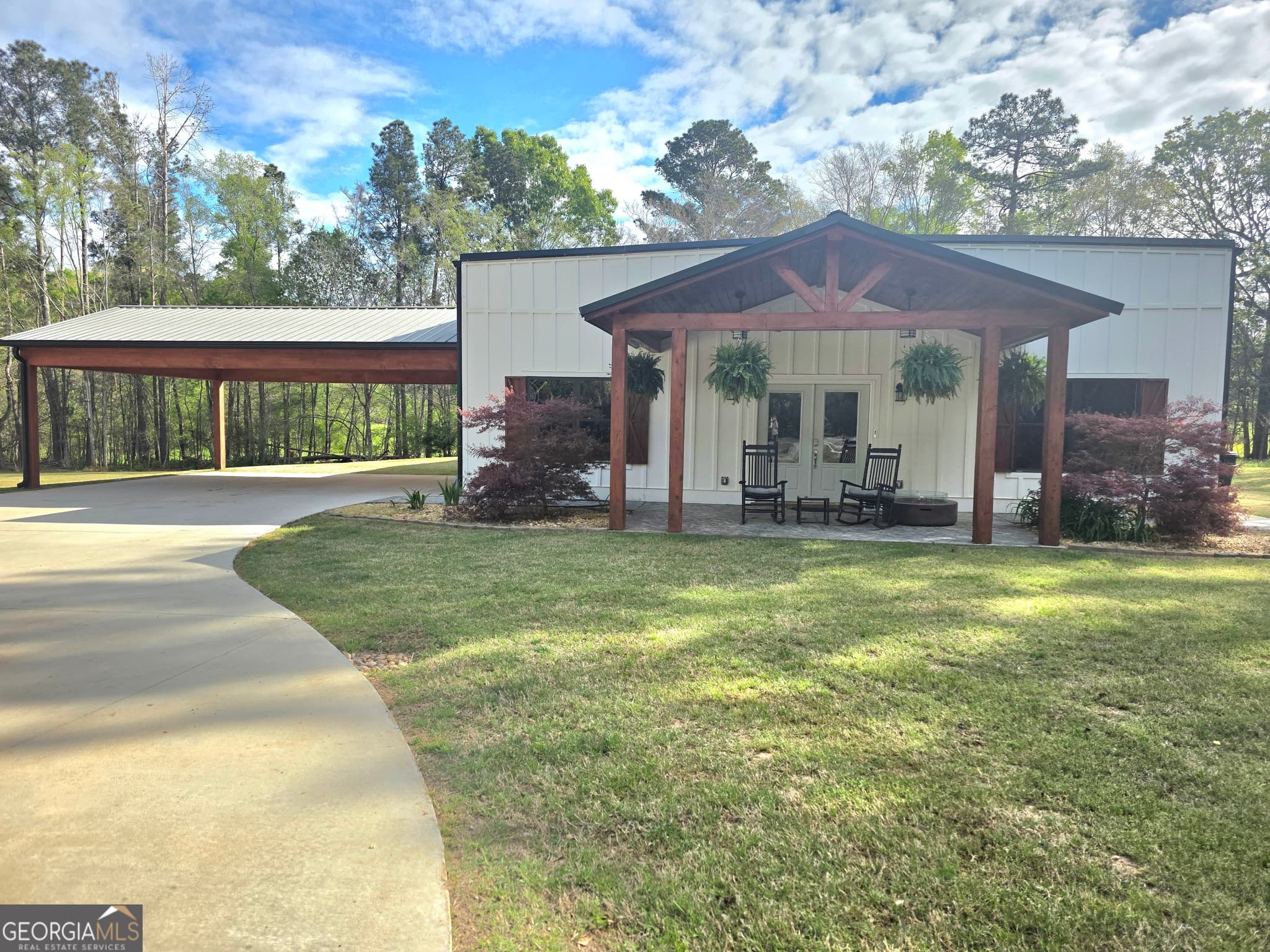 4 bedroom, 4 bathroom, 3,000 sq ft single family residence for sale at 3060 Eatonton Road, Madison, GA 30650 — photo 3