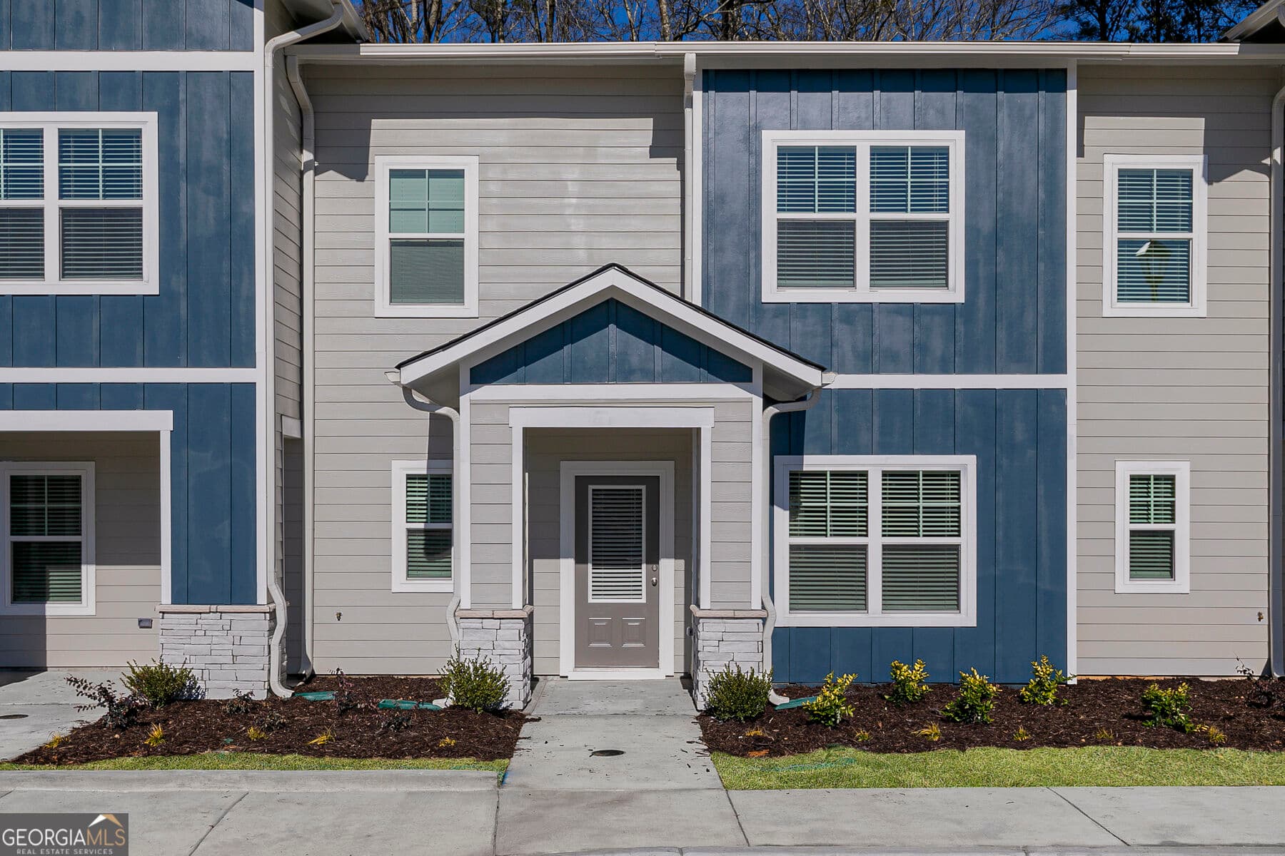 2 bedroom, 2.5 bathroom, 1,120 sq ft townhouse for sale at 208 Rooker Drive, Lagrange, GA 30241 — photo 1 of 16