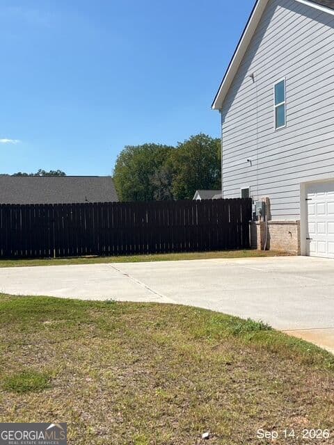 3 bedroom, 2.5 bathroom, 1,796 sq ft single family residence for sale at 579 Meadows Farm Drive, Monroe, GA 30655 — photo 2