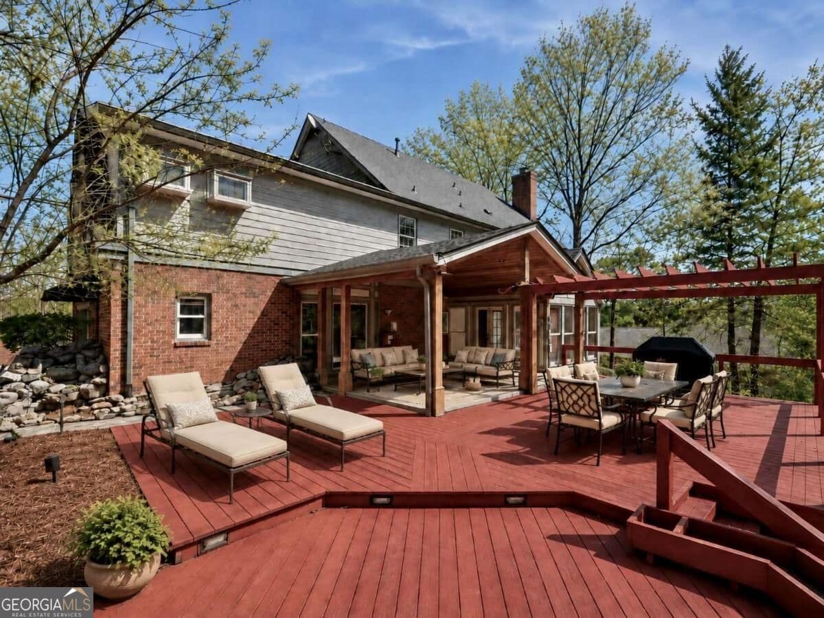 6 bedroom, 5 bathroom, 5,110 sq ft single family residence for sale at 7300 Chattahoochee Bluff Drive, Atlanta, GA 30350 — photo 2