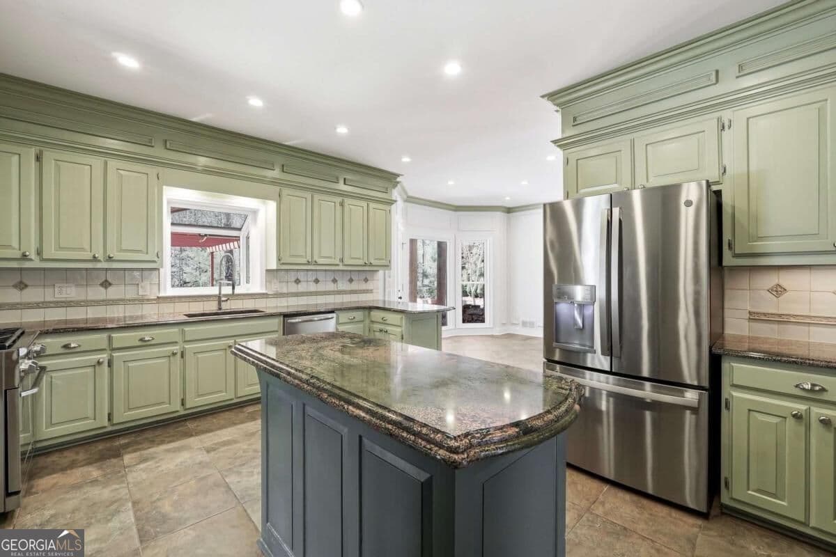 6 bedroom, 5 bathroom, 5,110 sq ft single family residence for sale at 7300 Chattahoochee Bluff Drive, Atlanta, GA 30350 — photo 9