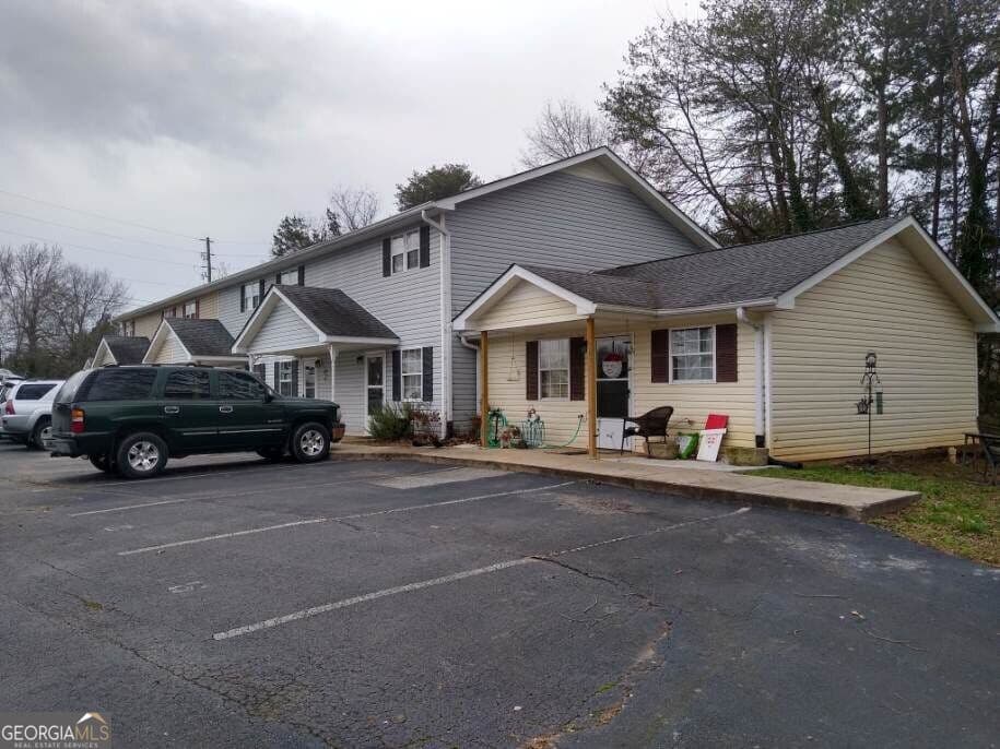 2 bedroom, 1.5 bathroom, 1,000 sq ft apartment for rent at 50 White Street 13, Cleveland, GA 30528 for $1,250 a month — photo 2