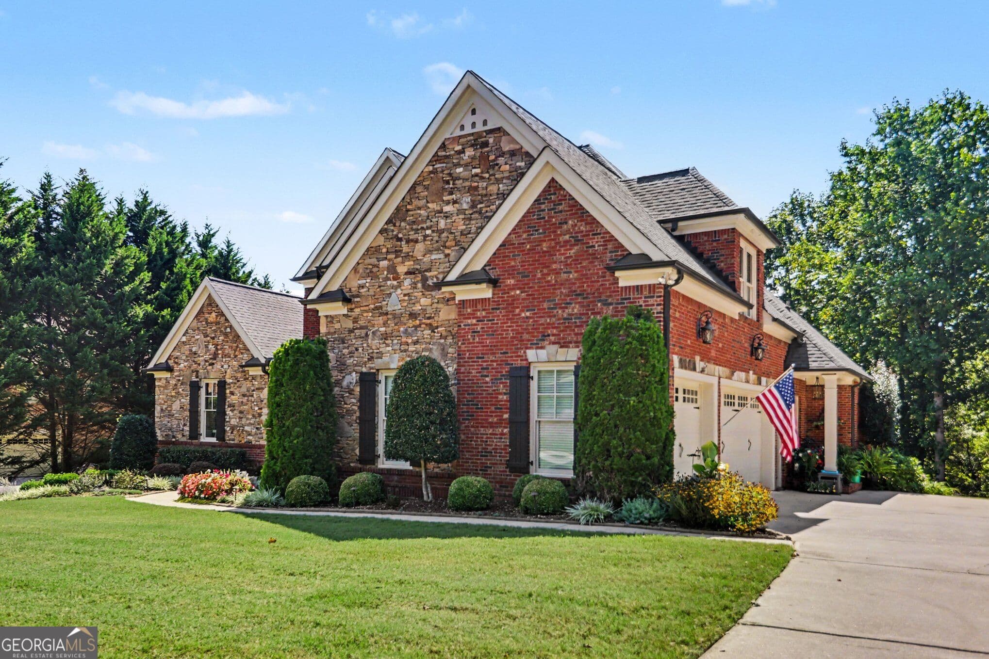 4 bedroom, 5.5 bathroom, 5,700 sq ft single family residence for sale at 4638 Cardinal Ridge Way, Flowery Branch, GA 30542 — photo 3