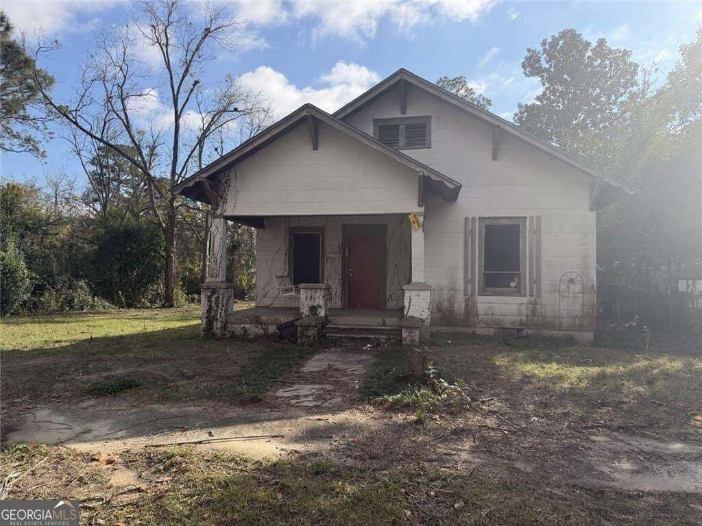 3 bedroom, 2 bathroom, 1,786 sq ft single family residence for sale at 320 W Magnolia Street, Fitzgerald, GA 31750 — photo 4