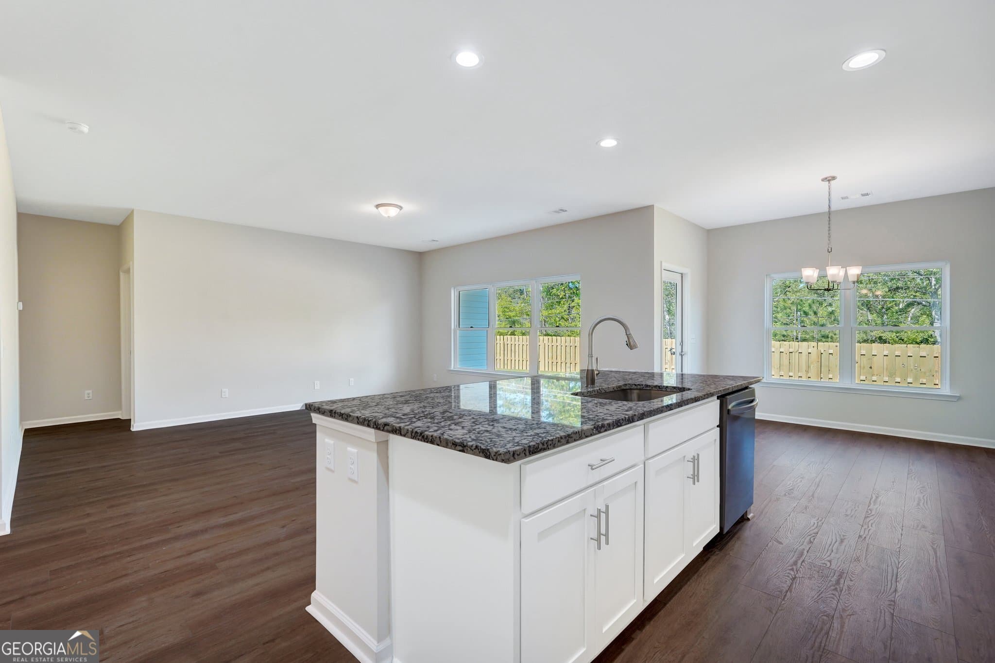 4 bedroom, 3 bathroom, 2,029 sq ft single family residence under contract at 118 Lakeview Pines Way, Statesboro, GA 30461 — photo 8