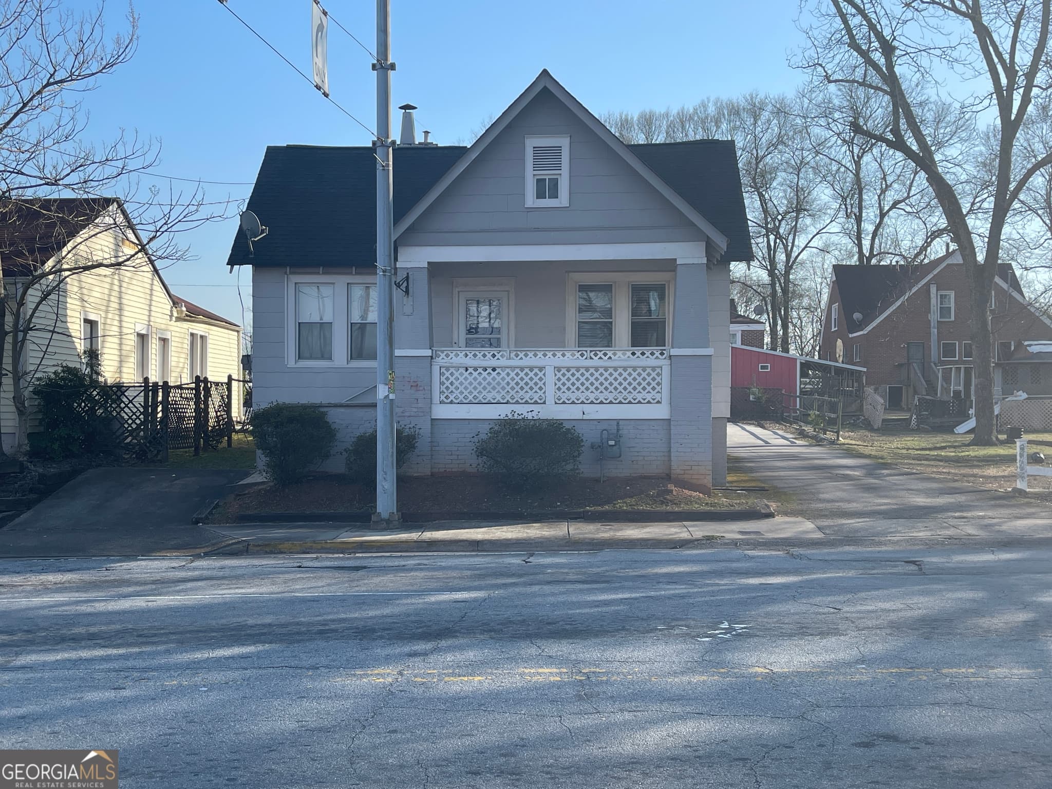 1 bedroom, 1 bathroom, 868 sq ft mixed use for sale at 1256 Womack Avenue, Atlanta, GA 30344 — photo 1 of 2