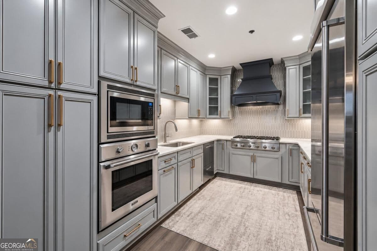 2 bedroom, 2.5 bathroom, 1,794 sq ft condominium for sale at 2233 Peachtree Road 402, Atlanta, GA 30309 — photo 4