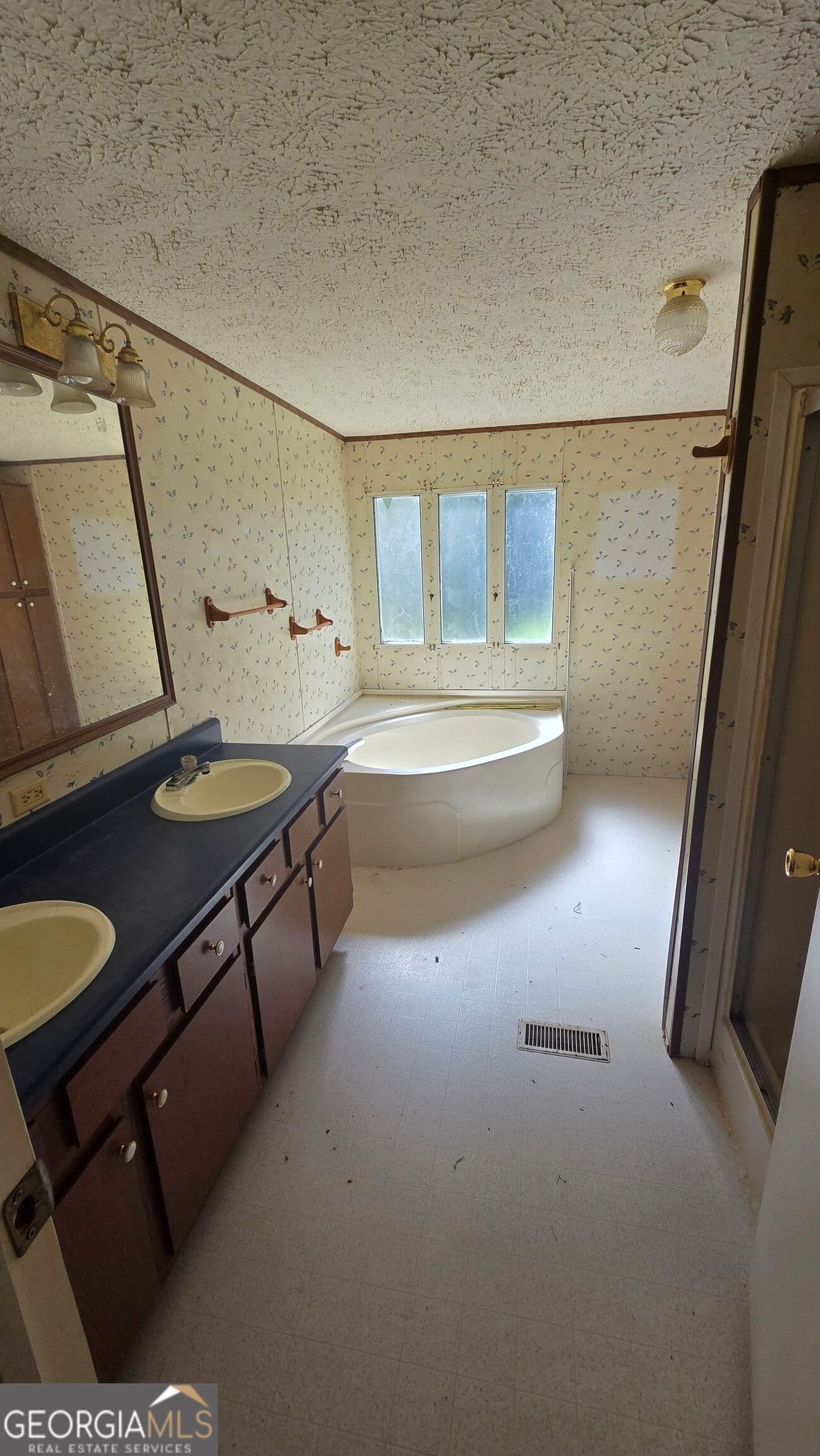 3 bedroom, 2 bathroom, 1,782 sq ft manufactured home,single family residence for sale at 1249 Bobby Brown State Park Road, Elberton, GA 30635 — photo 7