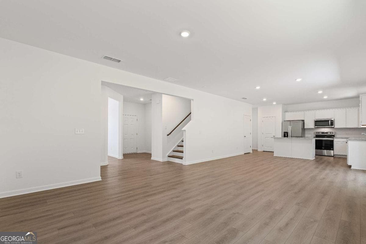 4 bedroom, 2.5 bathroom, 2,322 sq ft single family residence for sale at 3211 Proust Court, Gainesville, GA 30507 — photo 8