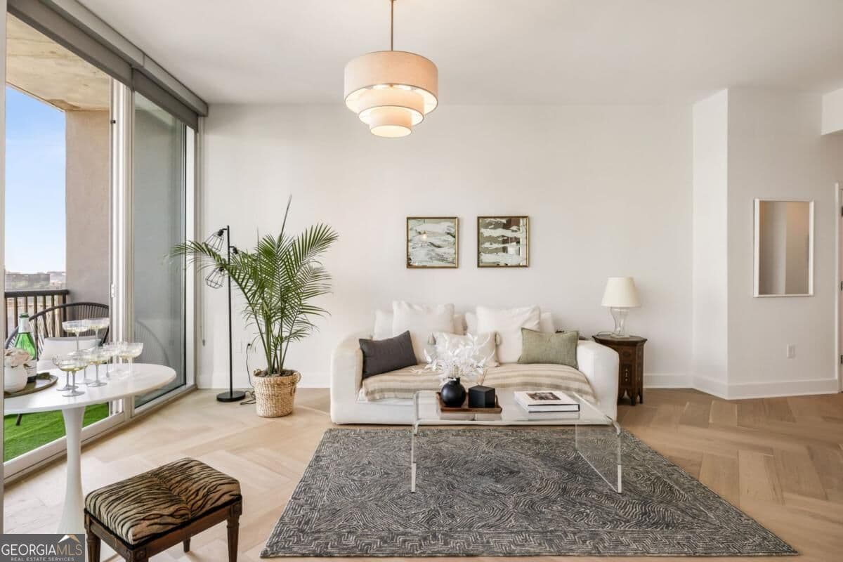 1 bedroom, 1 bathroom, 872 sq ft condominium for sale at 1080 Peachtree Street 2307, Atlanta, GA 30309 — photo 6