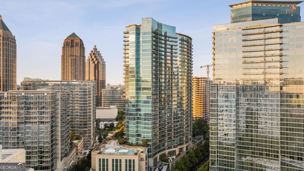 1 bedroom, 1 bathroom, 872 sq ft condominium for sale at 1080 Peachtree Street 2307, Atlanta, GA 30309 — photo 3