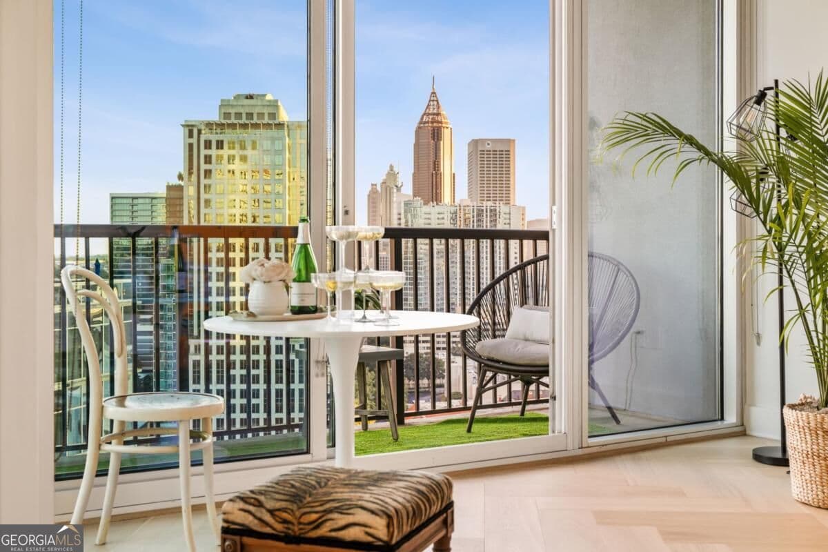 1 bedroom, 1 bathroom, 872 sq ft condominium for sale at 1080 Peachtree Street 2307, Atlanta, GA 30309 — photo 1 of 36