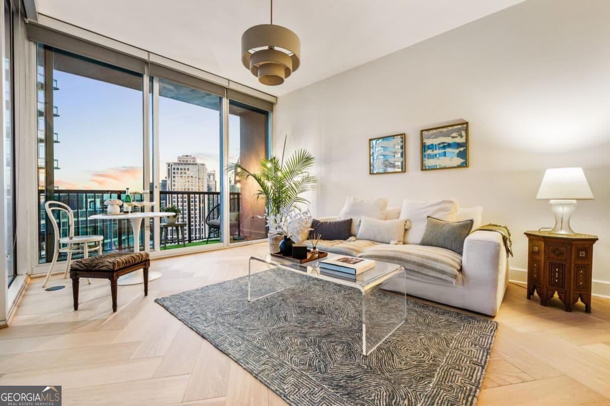 1 bedroom, 1 bathroom, 872 sq ft condominium for sale at 1080 Peachtree Street 2307, Atlanta, GA 30309 — photo 5
