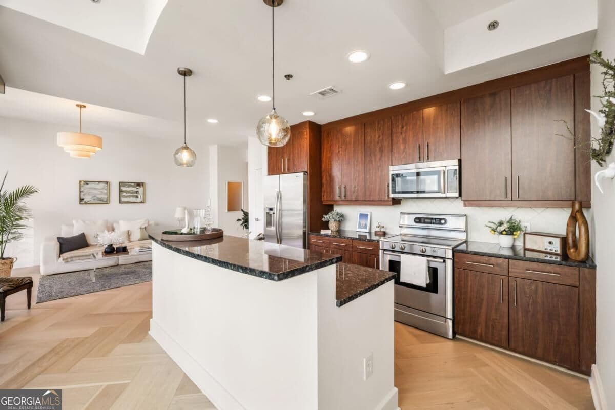 1 bedroom, 1 bathroom, 872 sq ft condominium for sale at 1080 Peachtree Street 2307, Atlanta, GA 30309 — photo 9