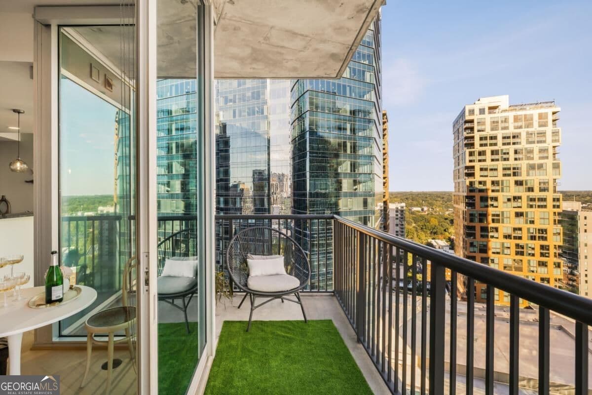 1 bedroom, 1 bathroom, 872 sq ft condominium for sale at 1080 Peachtree Street 2307, Atlanta, GA 30309 — photo 10