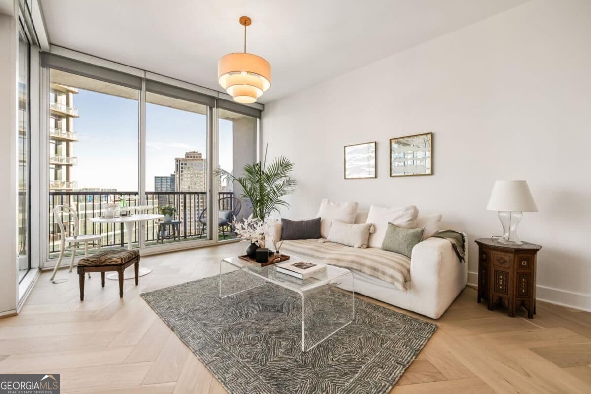 1 bedroom, 1 bathroom, 872 sq ft condominium for sale at 1080 Peachtree Street 2307, Atlanta, GA 30309 — photo 4