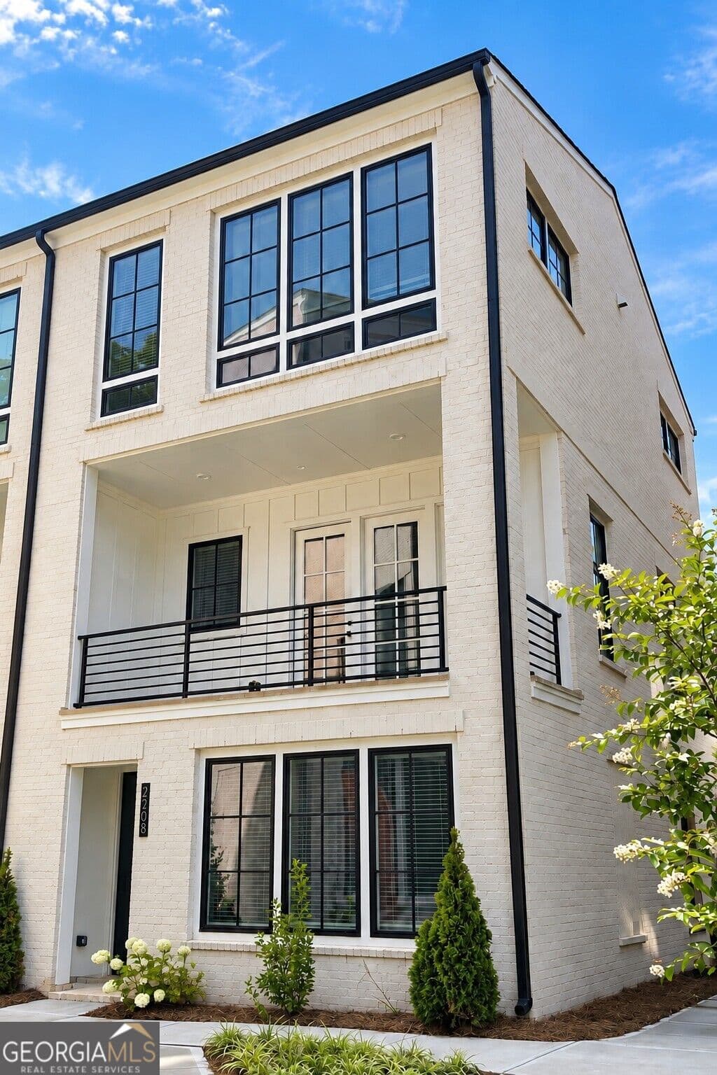 3 bedroom, 3 bathroom townhouse for sale at 2628 Mackintosh Court 17, Brookhaven, GA 30319 — photo 1 of 8