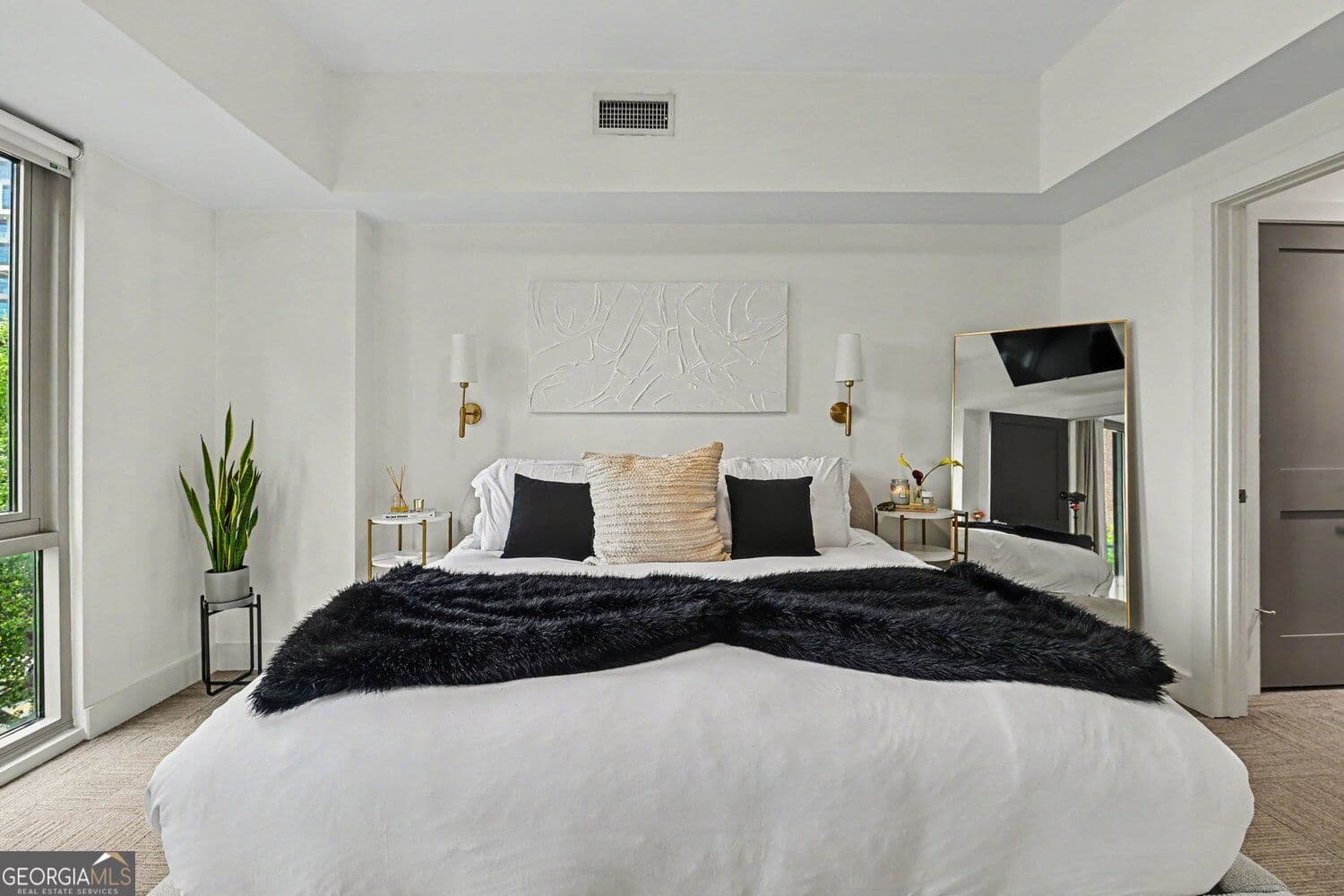 2 bedroom, 2 bathroom, 1,231 sq ft condominium for sale at 1100 Howell Mill Road 210, Atlanta, GA 30318 — photo 3