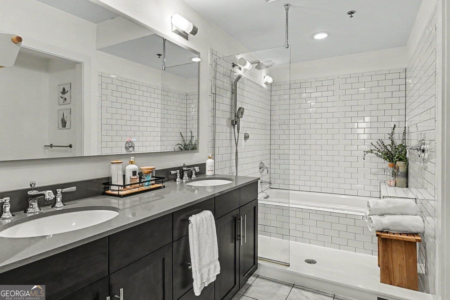 2 bedroom, 2 bathroom, 1,231 sq ft condominium for sale at 1100 Howell Mill Road 210, Atlanta, GA 30318 — photo 4