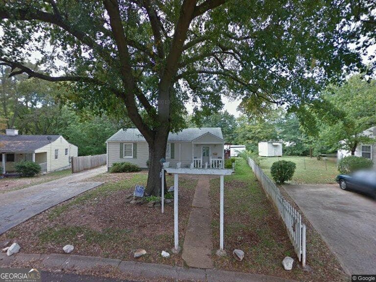 4 bedroom, 2 bathroom, 1,628 sq ft single family residence for sale at 5916 Avenue M, Birmingham, AL 35228