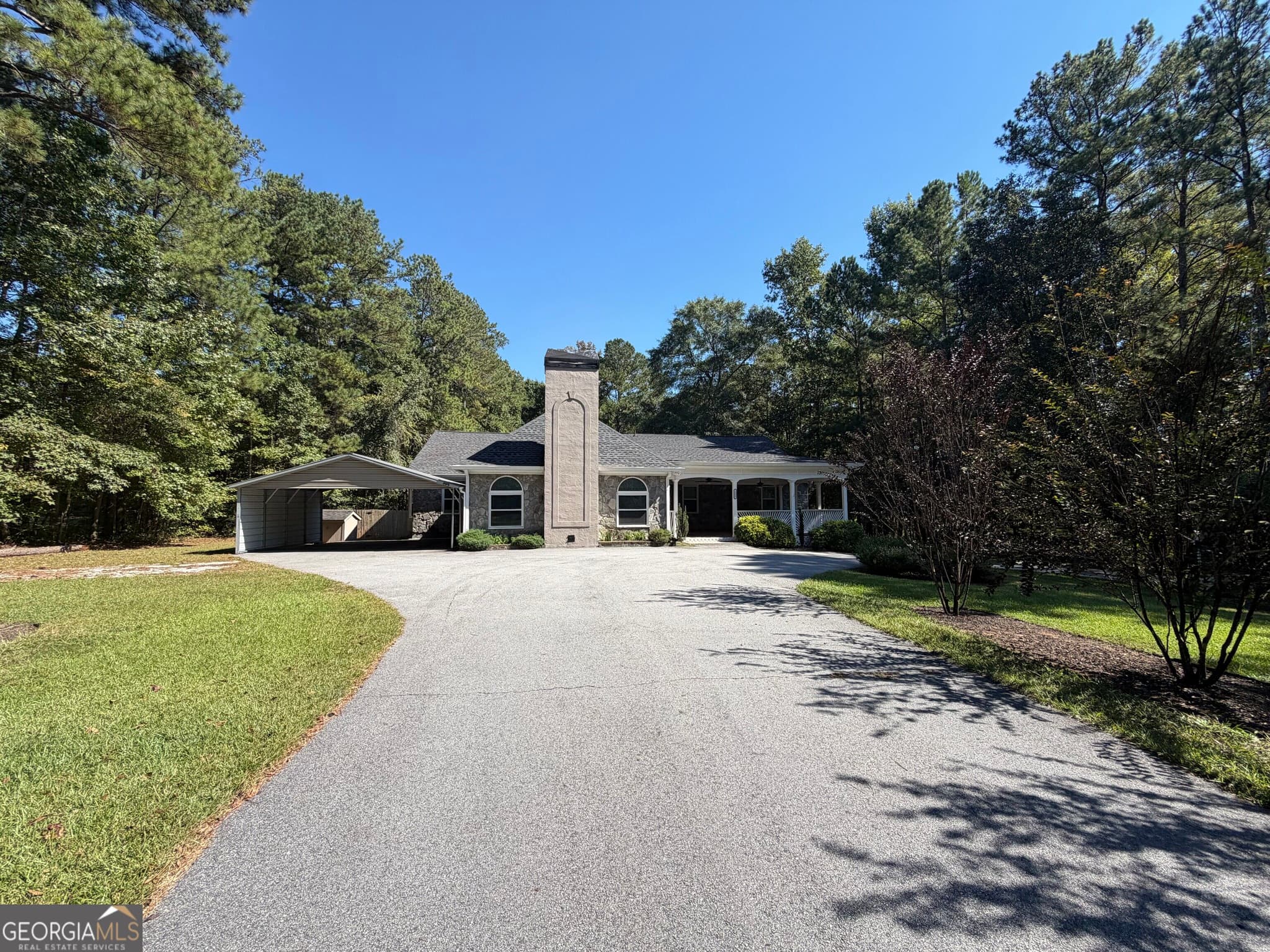 6 bedroom, 2.5 bathroom, 4,272 sq ft single family residence for sale at 564 Eskew Road, Mcdonough, GA 30252 — photo 2