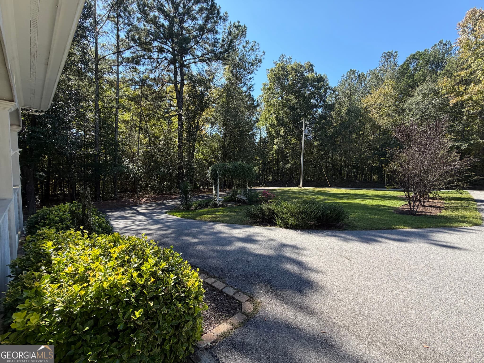 6 bedroom, 2.5 bathroom, 4,272 sq ft single family residence for sale at 564 Eskew Road, Mcdonough, GA 30252 — photo 3