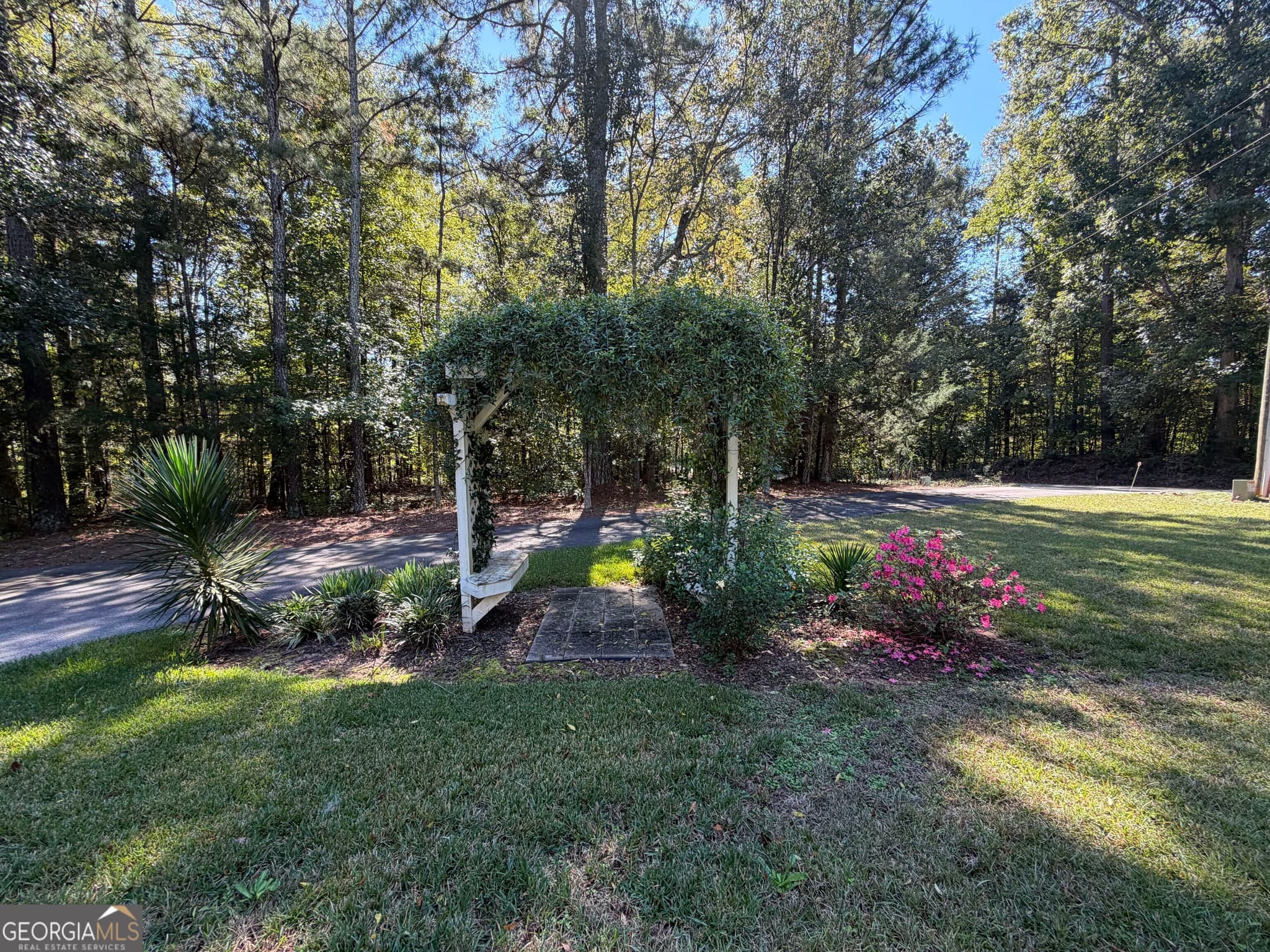 6 bedroom, 2.5 bathroom, 4,272 sq ft single family residence for sale at 564 Eskew Road, Mcdonough, GA 30252 — photo 4