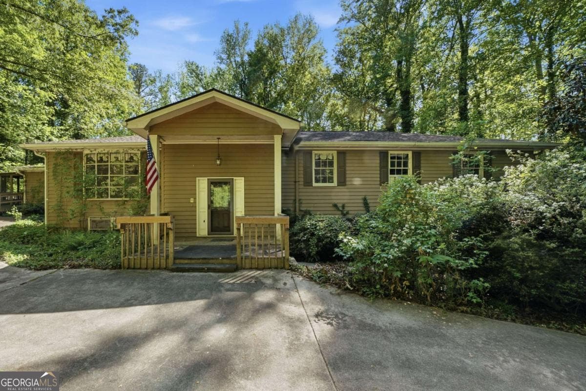 7 bedroom, 4 bathroom, 5,382 sq ft single family residence sold at 1453 Clearview Drive, Acworth, GA 30102