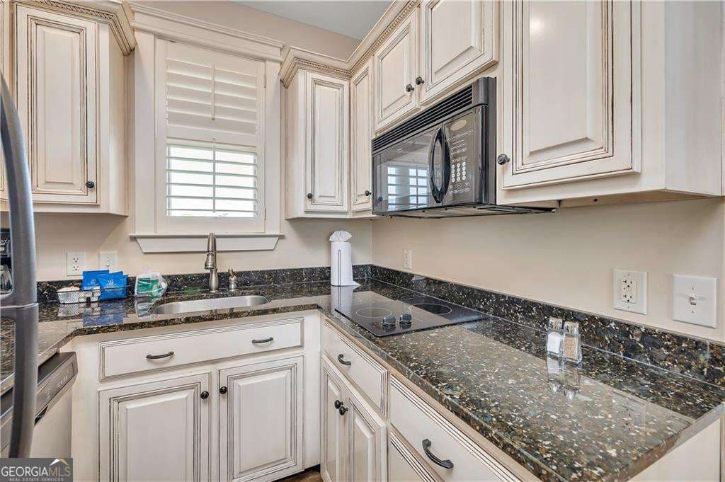 1 bedroom, 1 bathroom, 837 sq ft conversion for sale at 1015 Beachview Drive 306, St. Simons, GA 31522 — photo 3