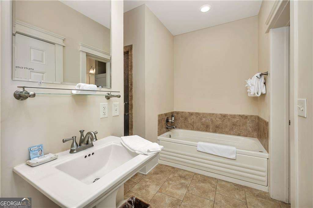 1 bedroom, 1 bathroom, 837 sq ft conversion for sale at 1015 Beachview Drive 306, St. Simons, GA 31522 — photo 10