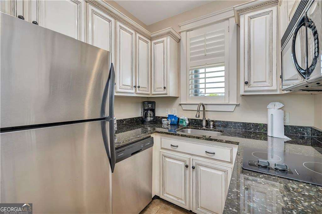 1 bedroom, 1 bathroom, 837 sq ft conversion for sale at 1015 Beachview Drive 306, St. Simons, GA 31522 — photo 4