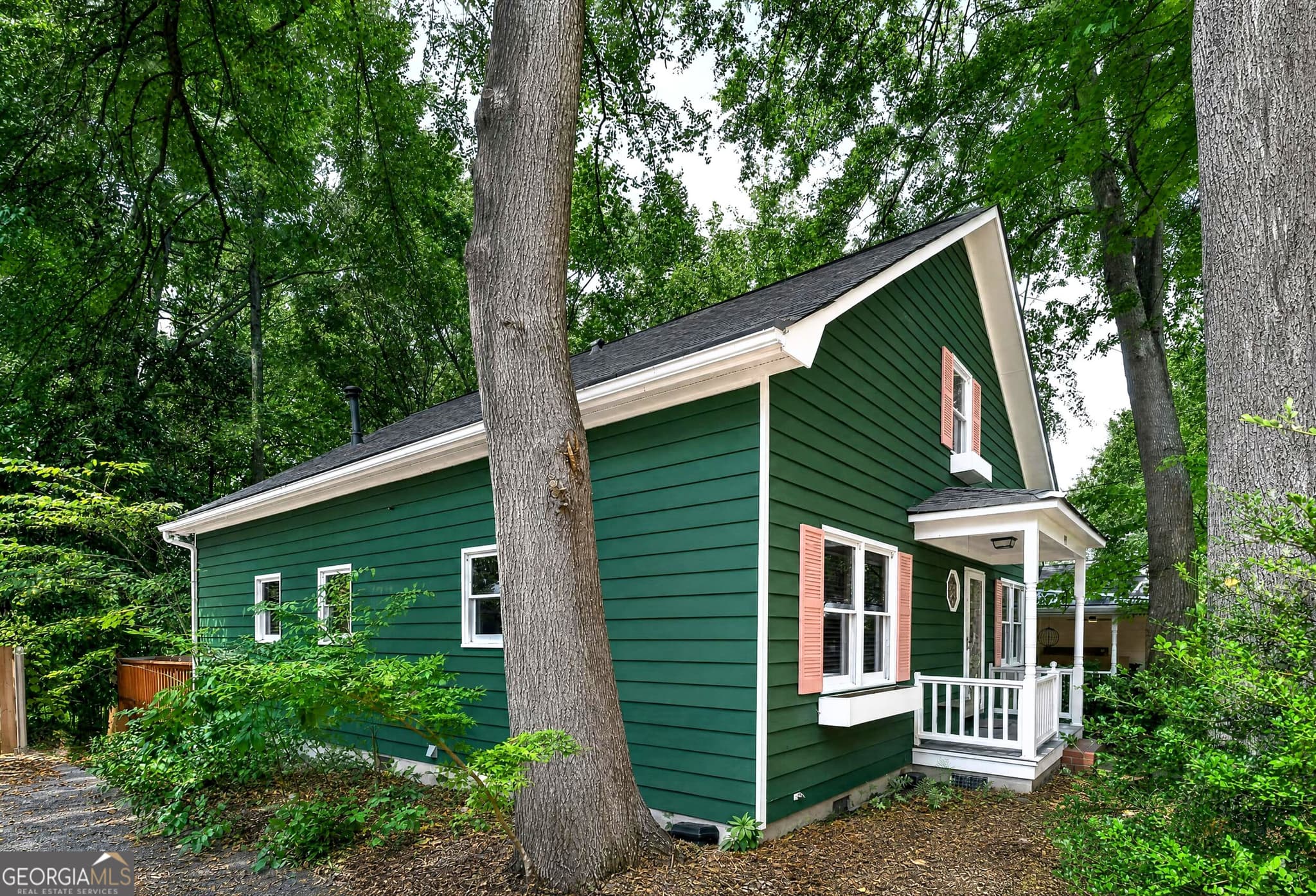 3 bedroom, 2 bathroom, 2,028 sq ft single family residence for sale at 919 Walker Avenue, Atlanta, GA 30316 — photo 3