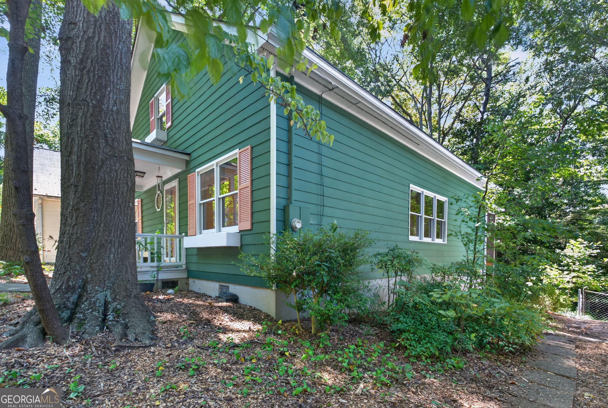 3 bedroom, 2 bathroom, 2,028 sq ft single family residence for sale at 919 Walker Avenue, Atlanta, GA 30316 — photo 4
