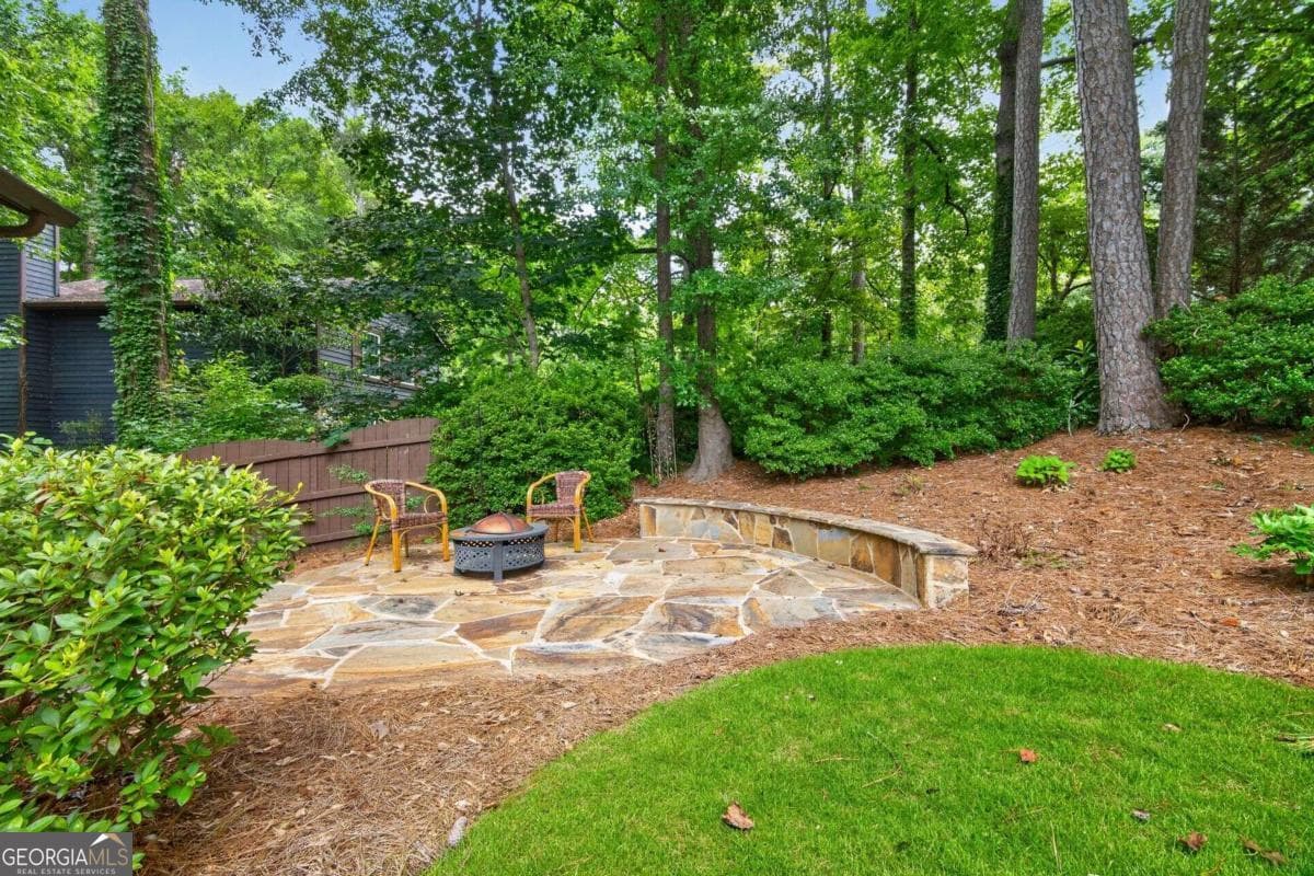 3 bedroom, 2 bathroom, 1,922 sq ft single family residence for sale at 9640 Pine Thicket Way, Roswell, GA 30075 — photo 2