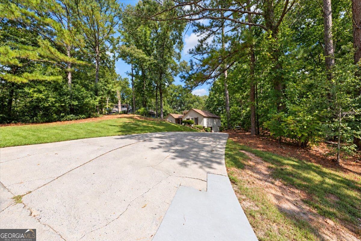4 bedroom, 3 bathroom, 3,502 sq ft single family residence for sale at 575 Periwinkle Drive, Roswell, GA 30075 — photo 2