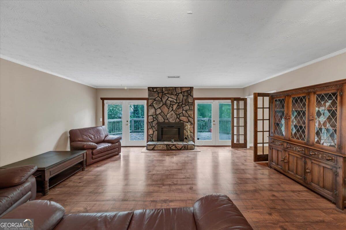 4 bedroom, 3 bathroom, 3,502 sq ft single family residence for sale at 575 Periwinkle Drive, Roswell, GA 30075 — photo 7