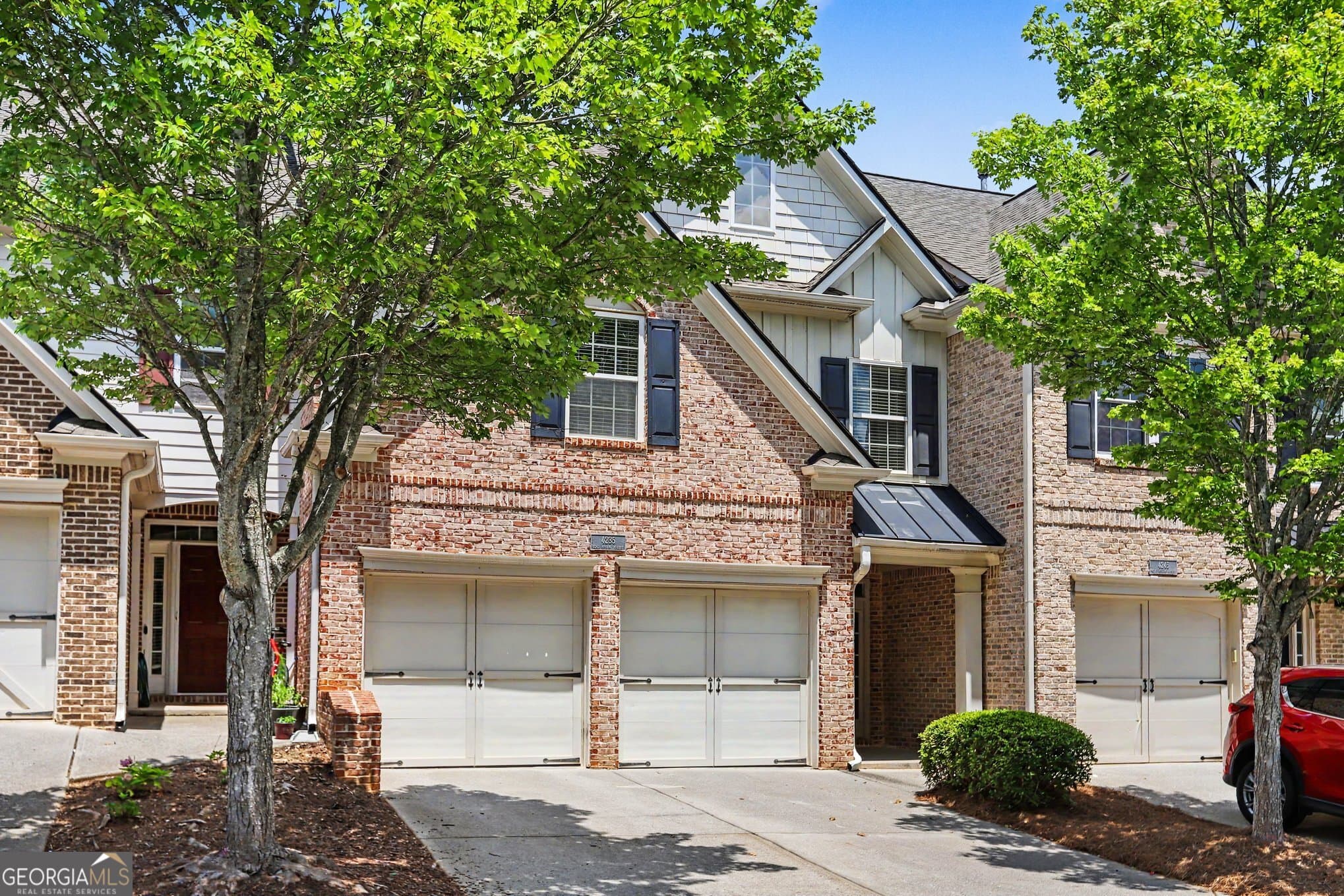 3 bedroom, 2.5 bathroom, 2,275 sq ft townhouse for sale at 4235 Cold Spring Court, Cumming, GA 30041 — photo 2