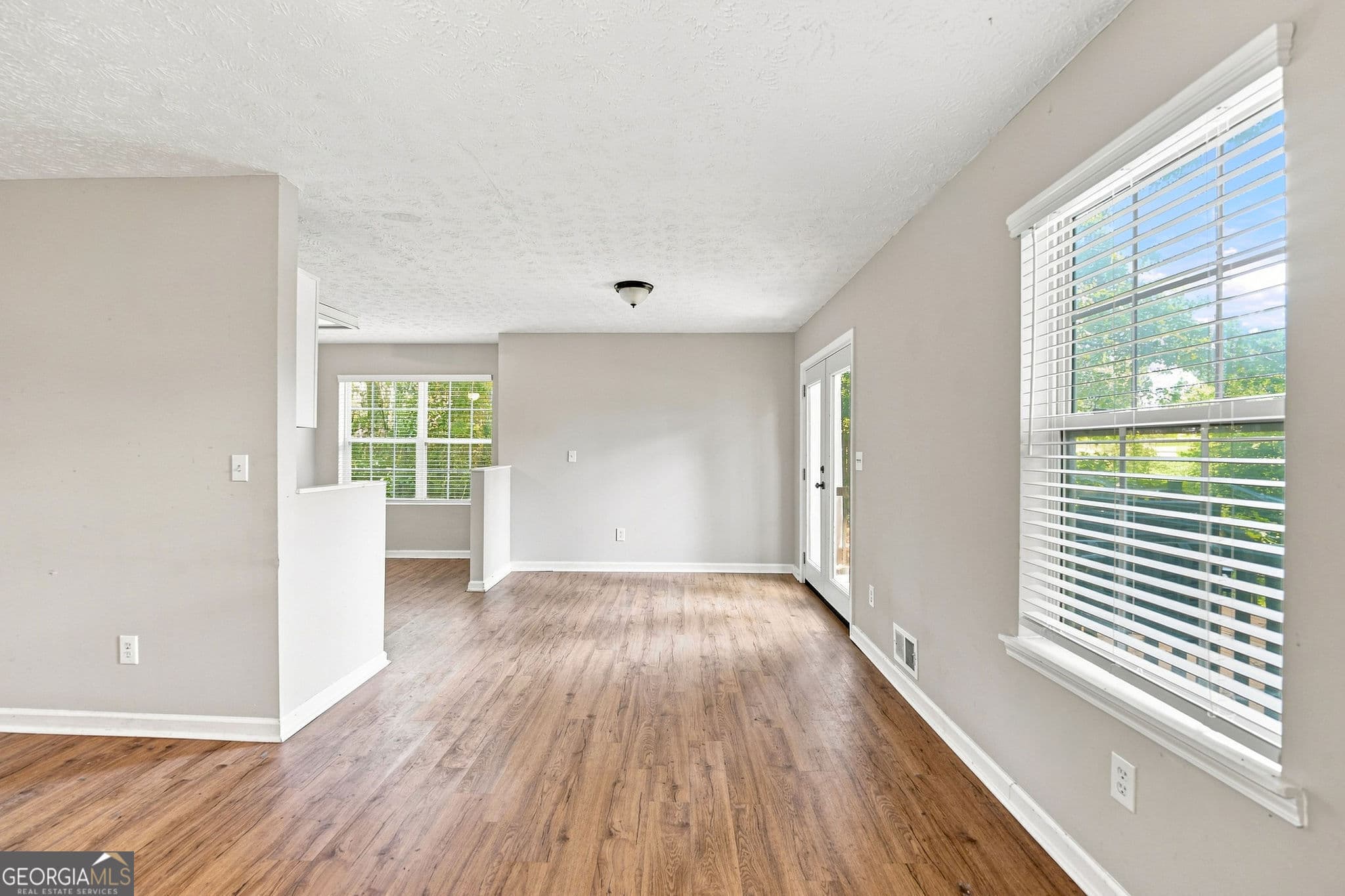 3 bedroom, 2 bathroom, 1,332 sq ft single family residence for sale at 2313 Ivy Crest Drive, Buford, GA 30519 — photo 2