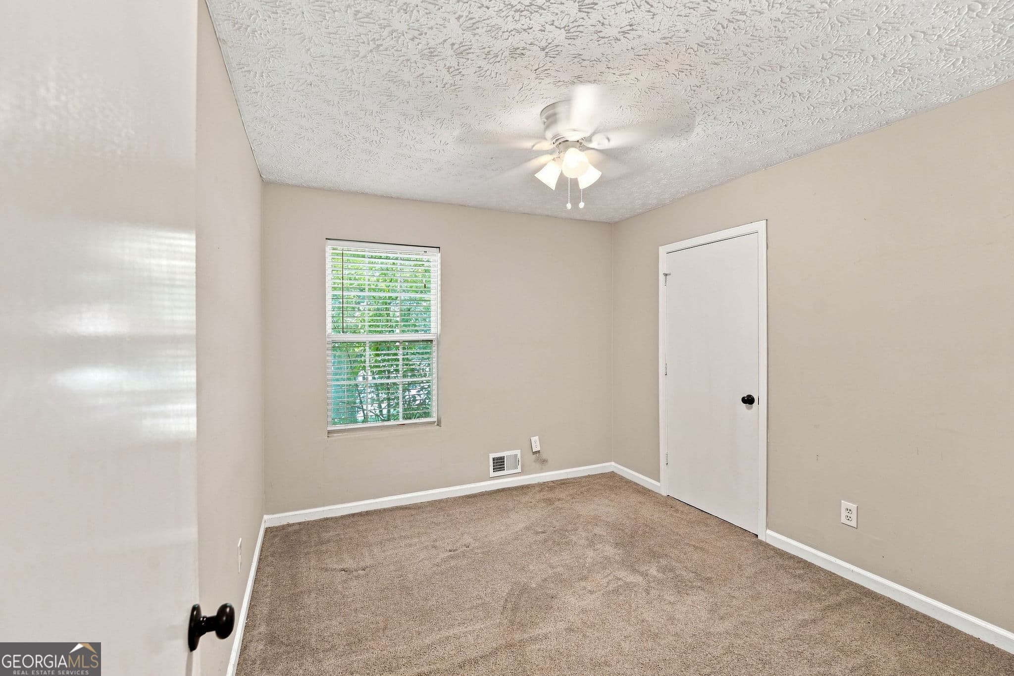 3 bedroom, 2 bathroom, 1,332 sq ft single family residence for sale at 2313 Ivy Crest Drive, Buford, GA 30519 — photo 9
