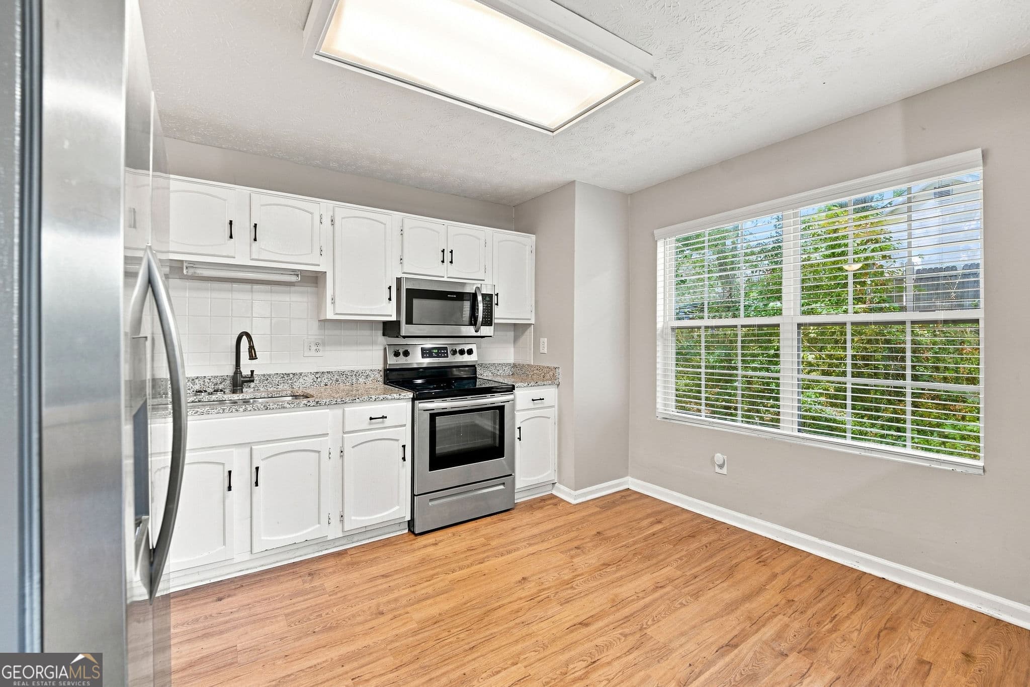 3 bedroom, 2 bathroom, 1,332 sq ft single family residence for sale at 2313 Ivy Crest Drive, Buford, GA 30519 — photo 4